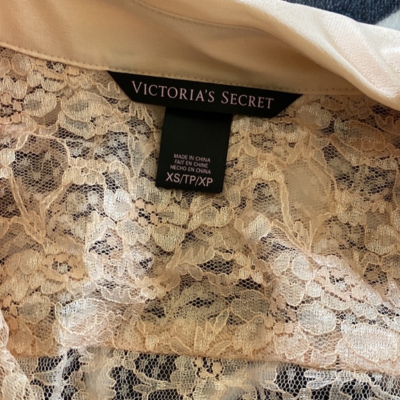 Lace top - Picture 3 of 4